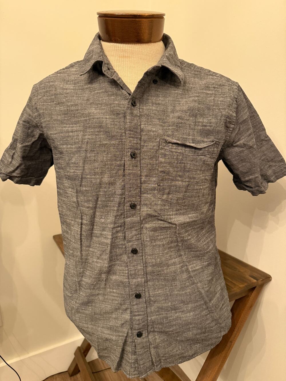 Hurley Men's Heather Gray Short Sleeve Button Down Size Medium